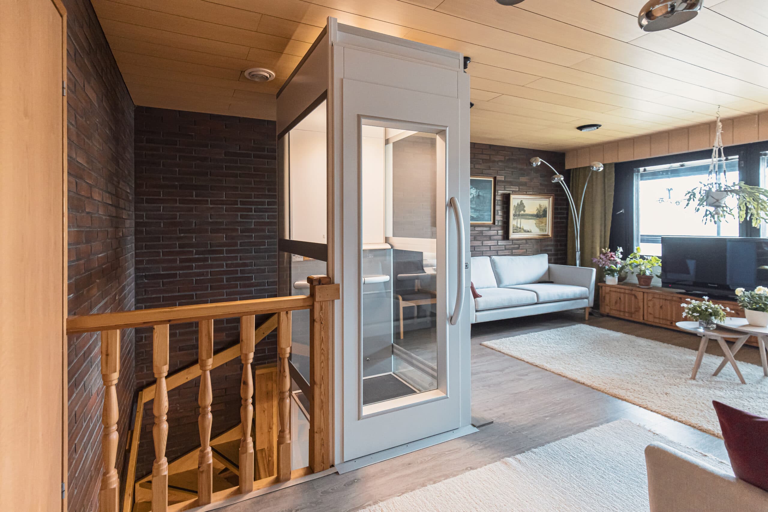 scenseur privatif Cibes A4000 – Efficacité, Compacité et Accessibilité pour votre maison Le Cibes A4000 est un ascenseur privatif qui allie design compact, sécurité et accessibilité. Parfait pour les logements ou petits immeubles, il s’insère aisément dans des espaces réduits tout en répondant aux normes européennes. Ce modèle est une solution idéale pour améliorer le confort quotidien et l’accès entre étages.