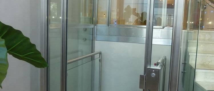 Ascenseur privatif intérieur en verre