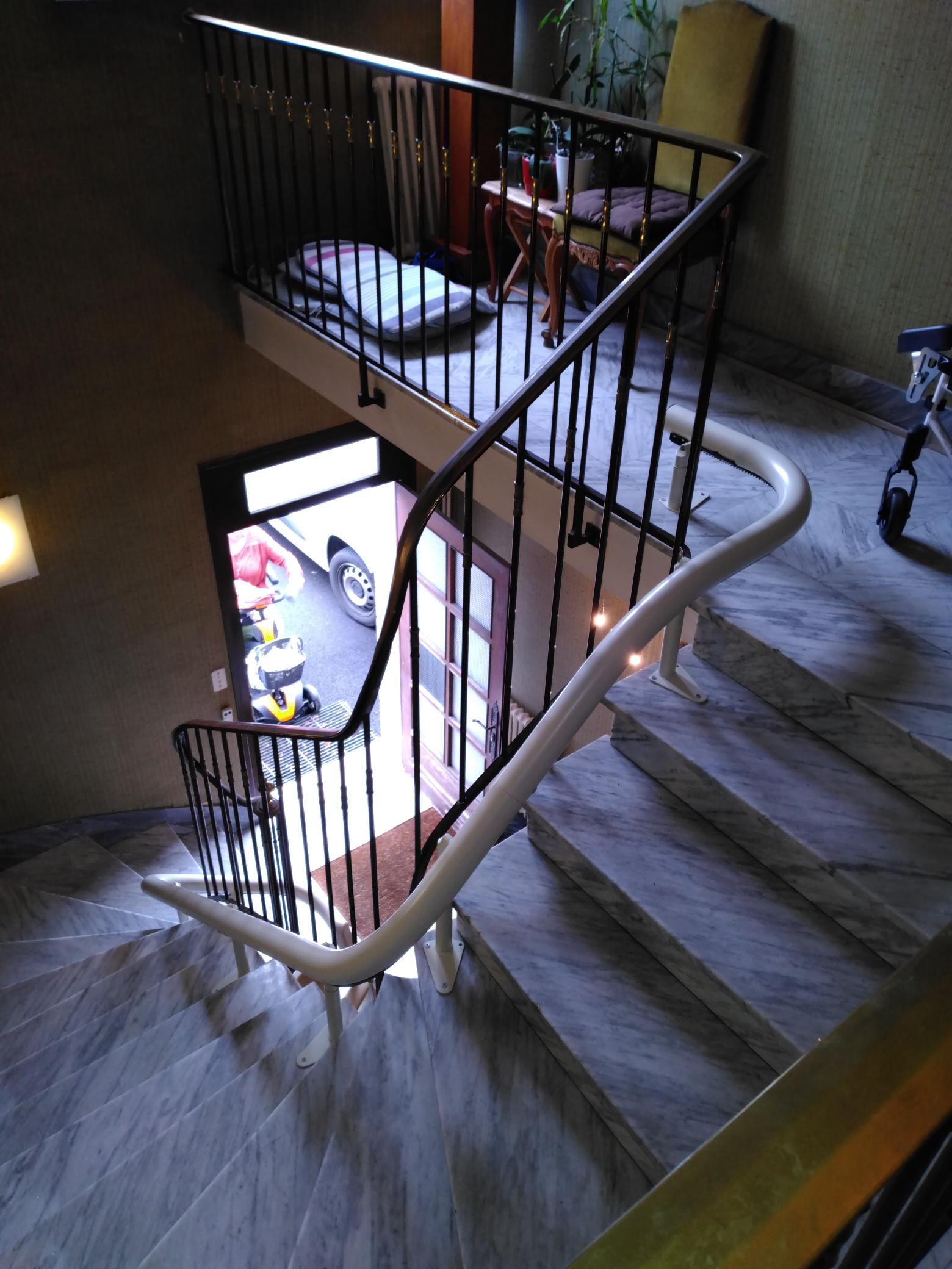 Monte-escalier courbe Freecurve à L'Huisserie