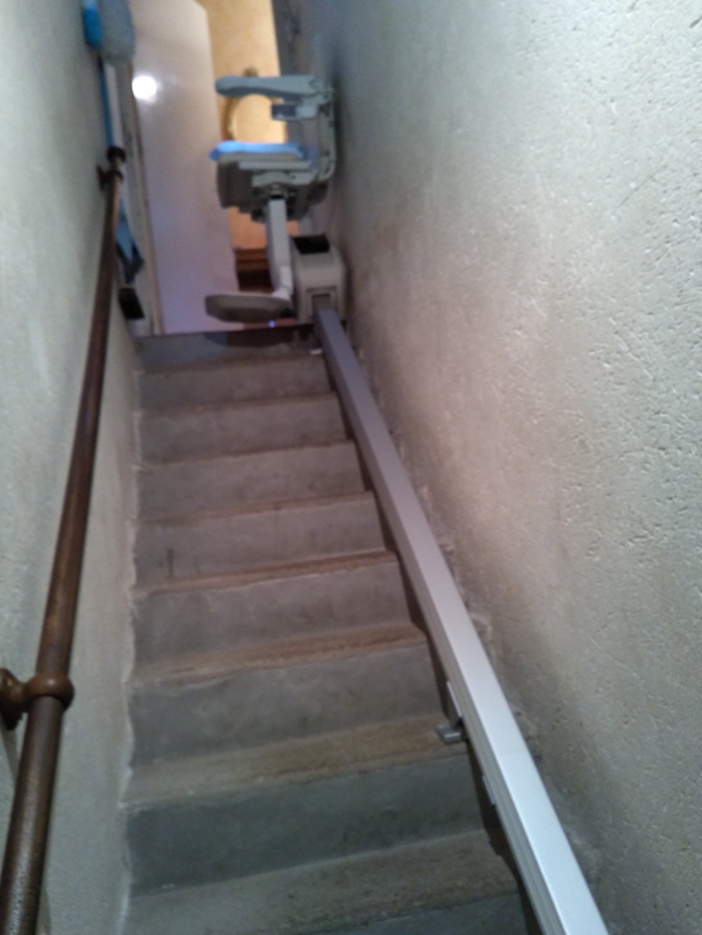Monte-escalier droit 1100 à Ménil